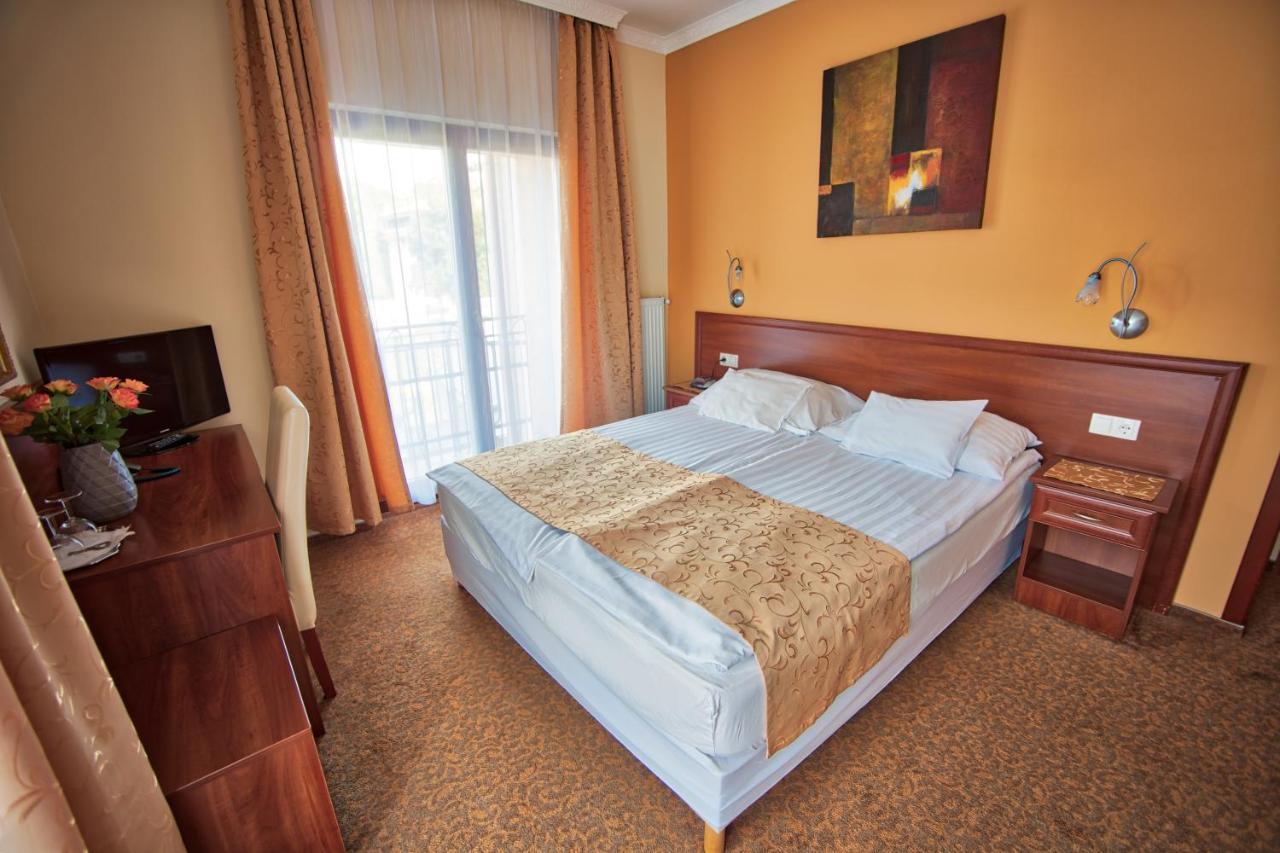 Viktória Hotel